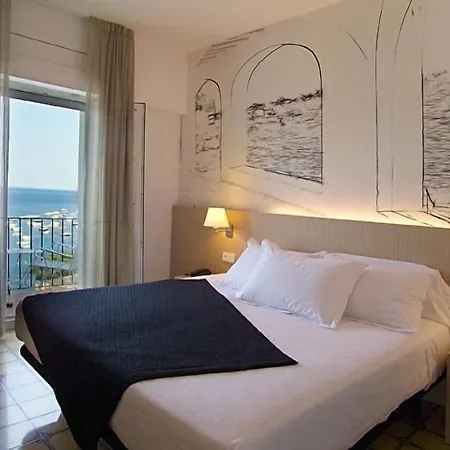 Mediterrani 3* カレリャ・デ・パラフルジェリ